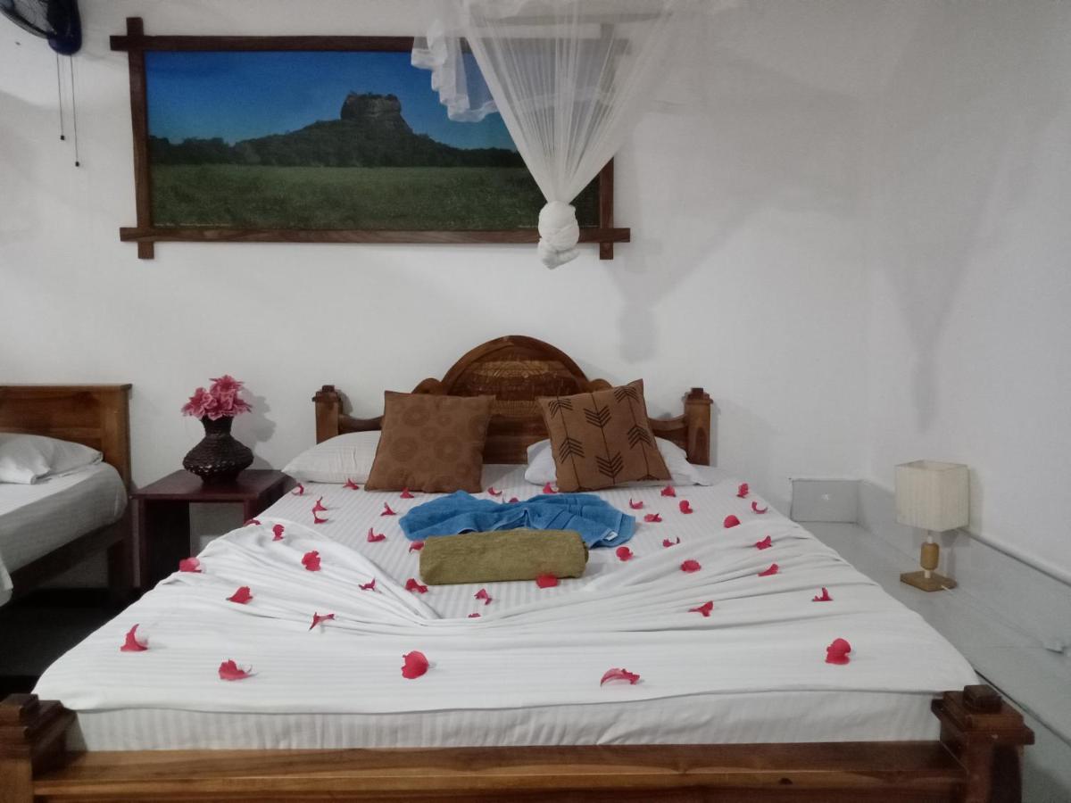 Lahiru Home Stay Σιγκιρίγια Εξωτερικό φωτογραφία