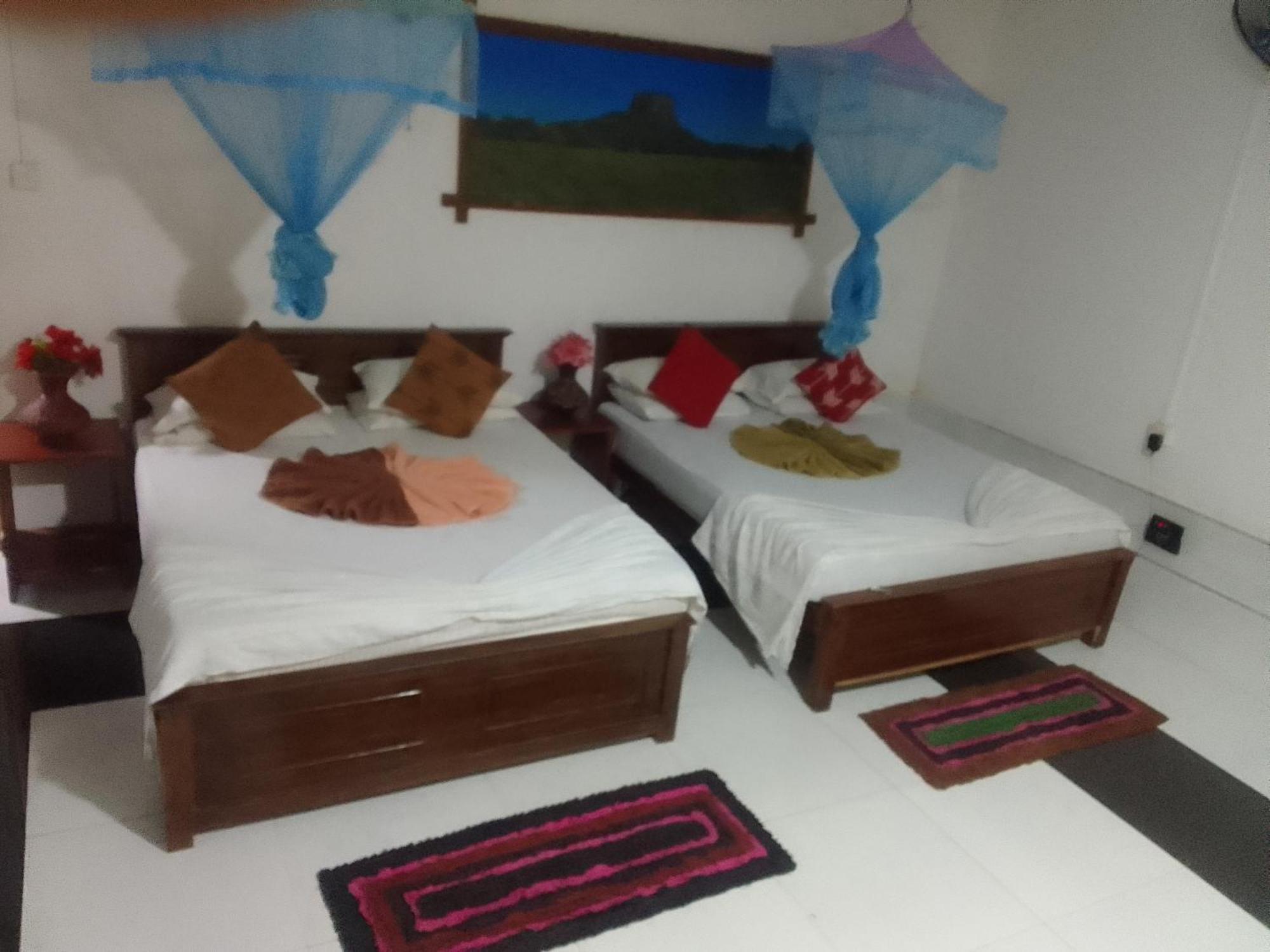 Lahiru Home Stay Σιγκιρίγια Εξωτερικό φωτογραφία